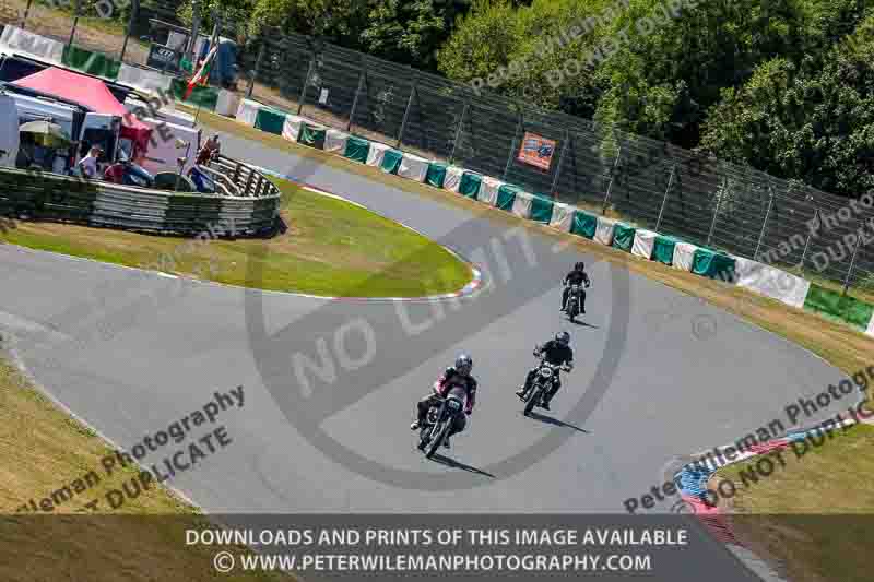 Vintage motorcycle club;eventdigitalimages;mallory park;mallory park trackday photographs;no limits trackdays;peter wileman photography;trackday digital images;trackday photos;vmcc festival 1000 bikes photographs